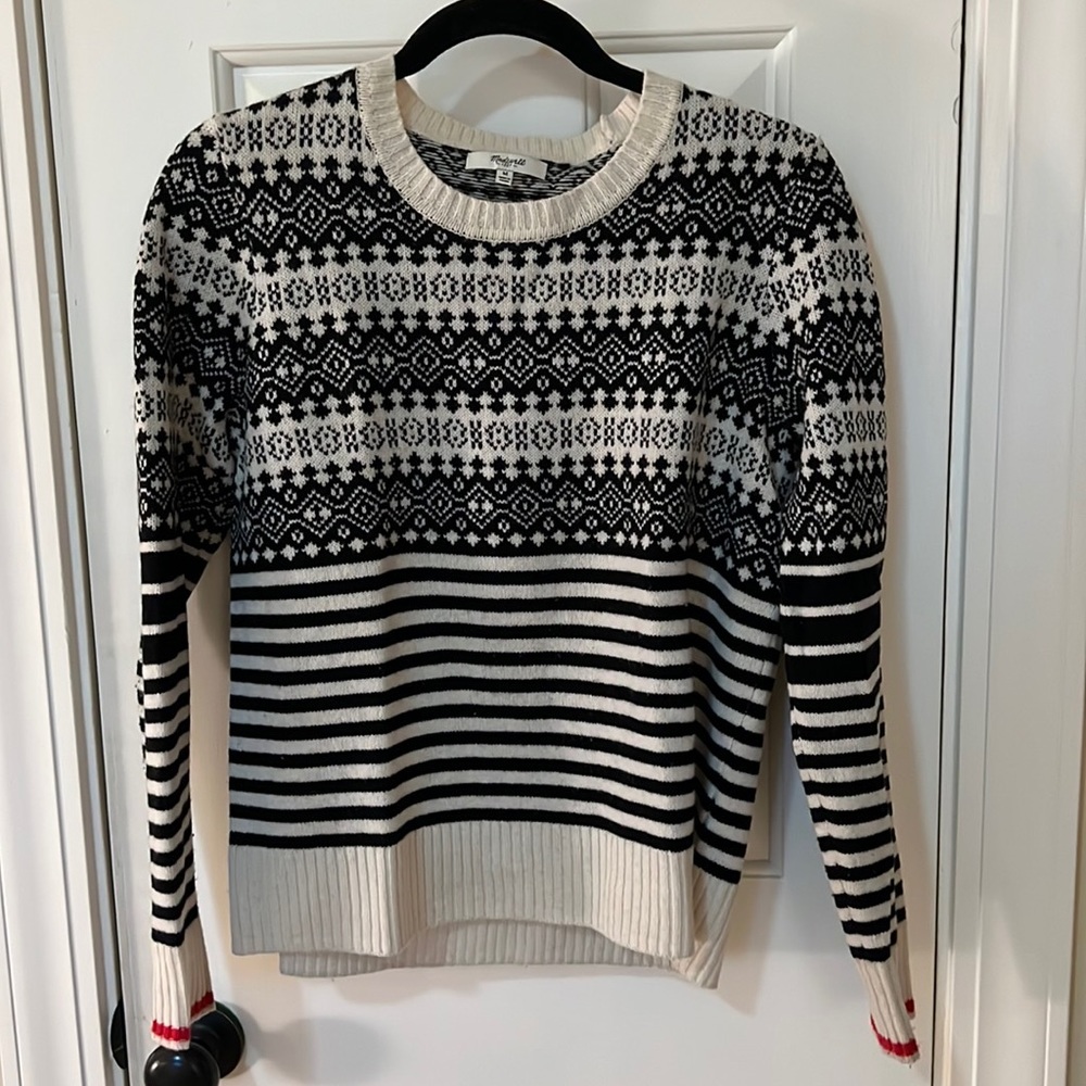Black and white print sweater